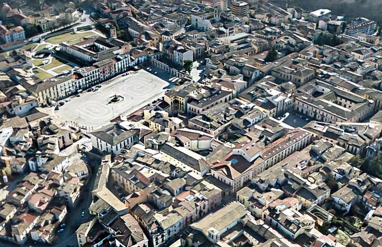 Dietro Piazza Maggiore Sulmona Eksteriør bilde